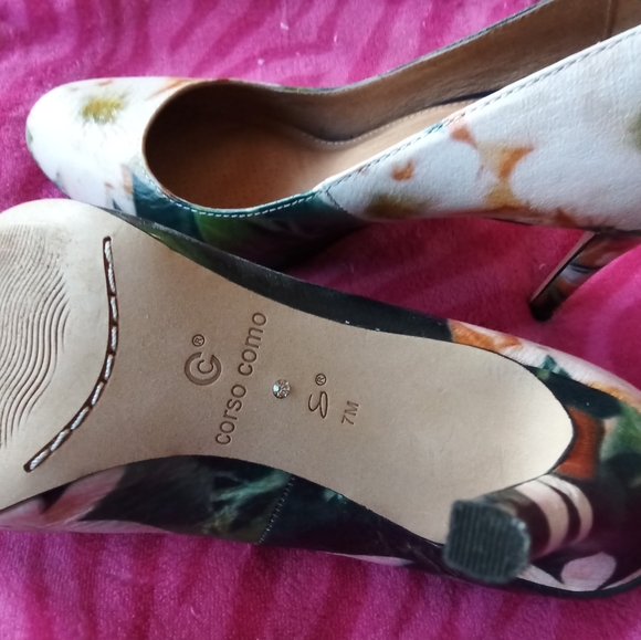 Corso Como 7M beautiful floral heels. - Picture 2 of 3